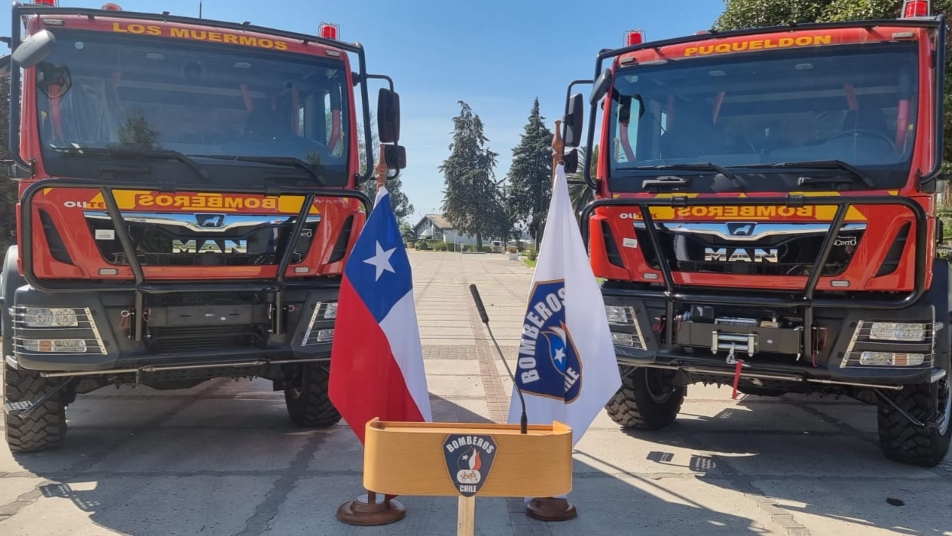 Cuerpos de Bomberos de Los Muermos y Puqueldón reciben nuevas unidades de material mayor